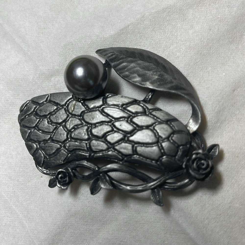 Brooches - Picture 5 of 5